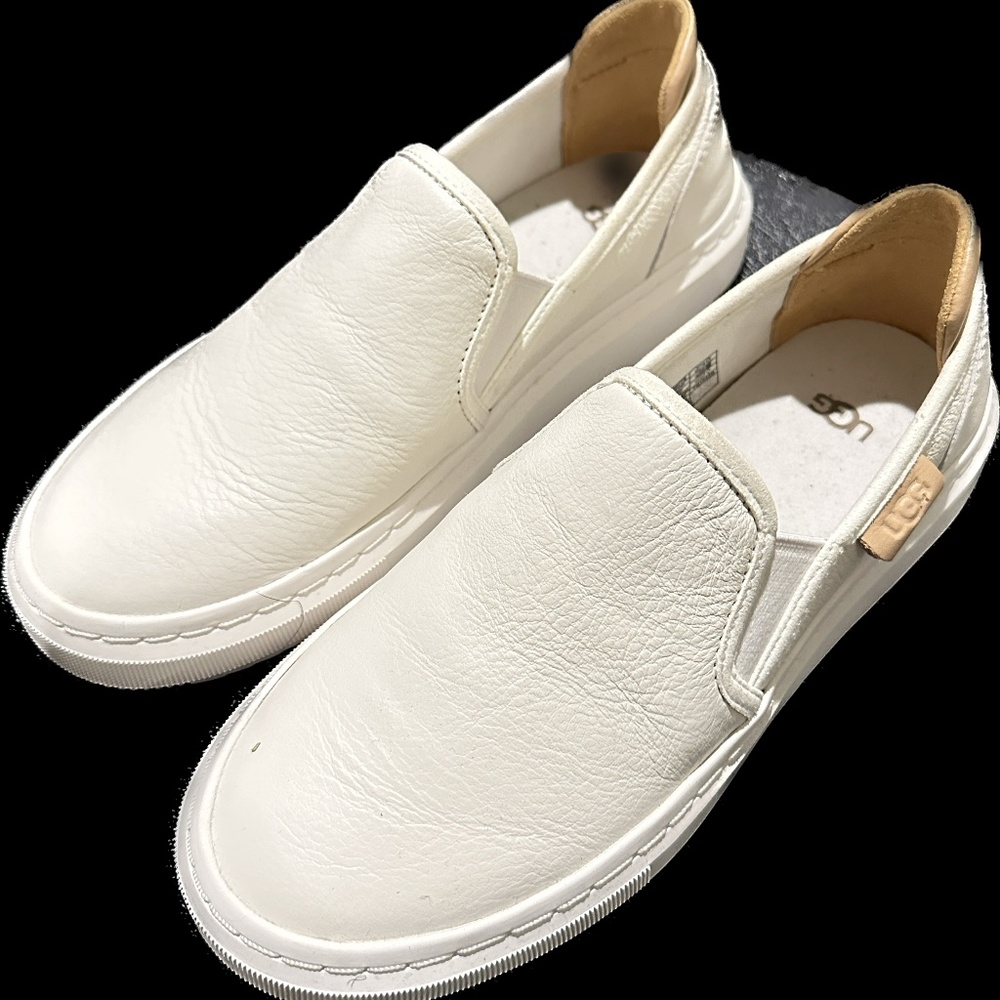 White Ugg Slip Ons- size 5 supper comfortable, never worn, brand new